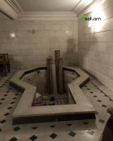 Երեք հարկանի քարե տուն Այասի փողոցում կենտրոնում, 200 ք.մ., 3+ սանհանգույց, կապիտալ վերանորոգված
