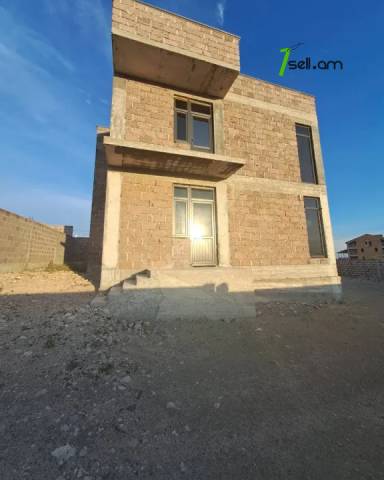 Երկու հարկանի քարե տուն Դավիթ Բեկի փողոցում Էրեբունիում, 530 ք.մ.