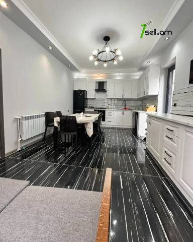 Երկու հարկանի քարե տուն 21-րդ փողոցում Զովունիում, 220 ք.մ., 2 սանհանգույց, կապիտալ վերանորոգված