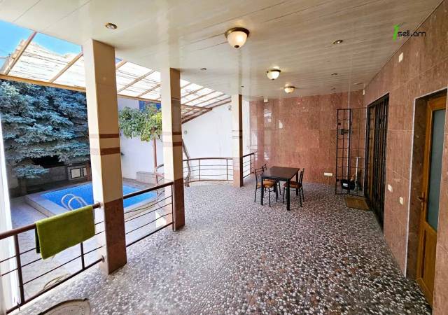 Երկու հարկանի քարե տուն Սևաստոպոլյան փողոցում Արաբկիրում, 572 ք.մ., 3+ սանհանգույց