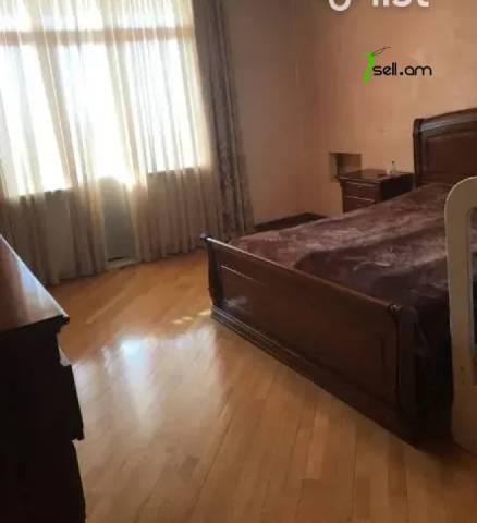 Երեք հարկանի քարե տուն Քեռու փողոցում Արաբկիրում, 377 ք.մ., 3+ սանհանգույց, կապիտալ վերանորոգված