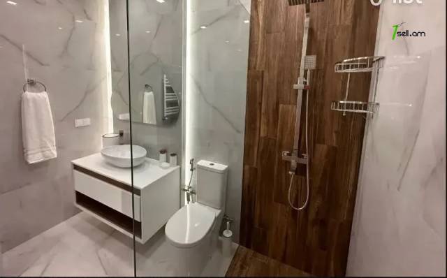 2 սենյականոց բնակարան նորակառույց շենքում Սերո Խանզադյան փողոցում, 73 ք.մ., բարձր առաստաղներ
