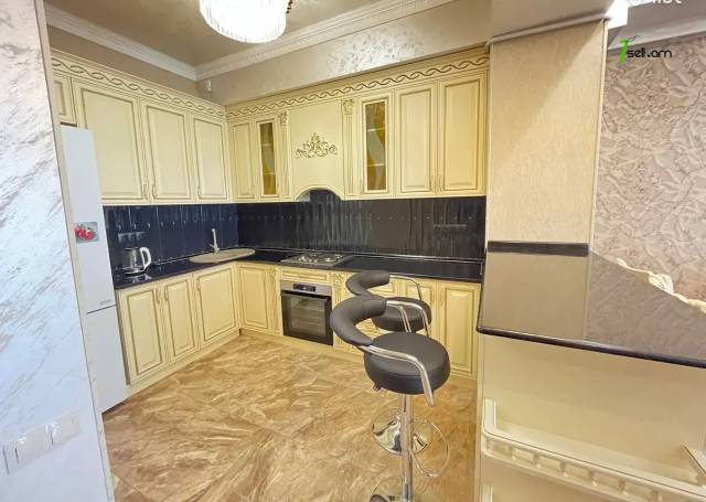 2 սենյականոց բնակարան նորակառույց շենքում Արամ Խաչատրյան փողոցում, 70 ք.մ., բարձր առաստաղներ