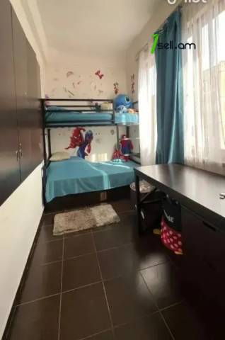 3 սենյականոց բնակարան, Աթոյան փողոցի նրբանցք, 64 ք.մ., նախավերջին հարկ, եվրովերանորոգված