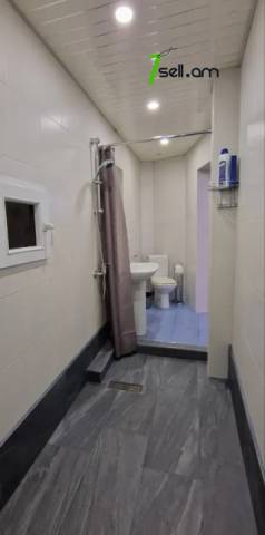 Ընդարձակ 5 սենյականոց բնակարան Մեսրոպ Մաշտոցի պողոտայում, 310 ք.մ., 2 սանհանգույց, բարձր առաստաղներ