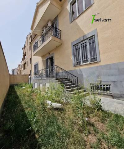 Երկու հարկանի քարե տուն, Նոյ թաղամաս Աջափնյակում, 400 ք.մ., 3+ սանհանգույց, եվրովերանորոգված