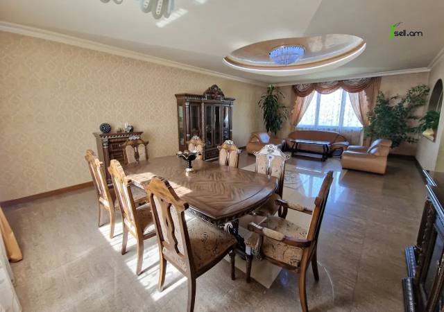 Երկու հարկանի քարե տուն Աշոտ Հովհաննիսյանի փողոցում Նոր Նորքում, 700 ք.մ., 3+ սանհանգույց