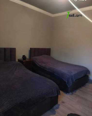 Մեկ հարկանի քարե տուն Սիլիկյան 12-րդ փողոցում Աջափնյակում, 500 ք.մ., 3+ սանհանգույց