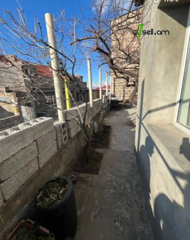 Մեկ հարկանի քարե տուն Բուժաշխատողների փողոցում Նորք Մարաշում, 96 քմ, կապիտալ վերանորոգված
