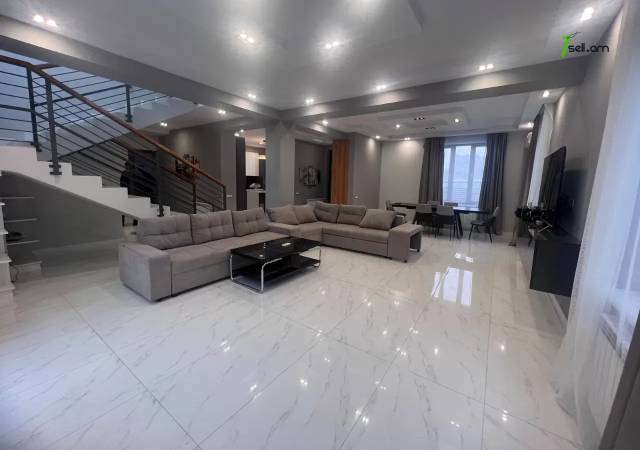 Երկու հարկանի քարե տուն Գոգոլի փողոցում Քանաքեռ Զեյթունում, 550 ք.մ., 3+ սանհանգույց