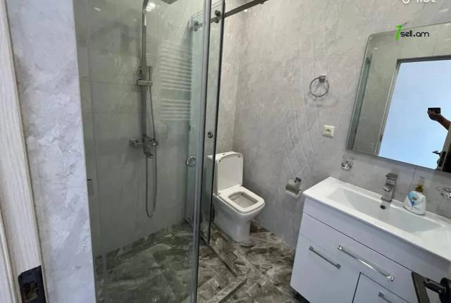 2 սենյականոց բնակարան Դերենիկ Դեմիրճյանի փողոցում, 40 քմ, 7/10 հարկ, կապիտալ վերանորոգված