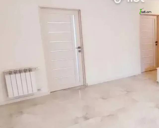 4 սենյականոց բնակարան Սևակի փողոցում, 75 ք.մ., 3/5 հարկ, դիզայներական ոճով վերանորոգված, քարե շենք