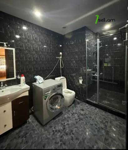 5 սենյականոց բնակարան նորակառույց շենքում Եզնիկ Կողբացու փողոցում, 180 ք.մ., 2 սանհանգույց