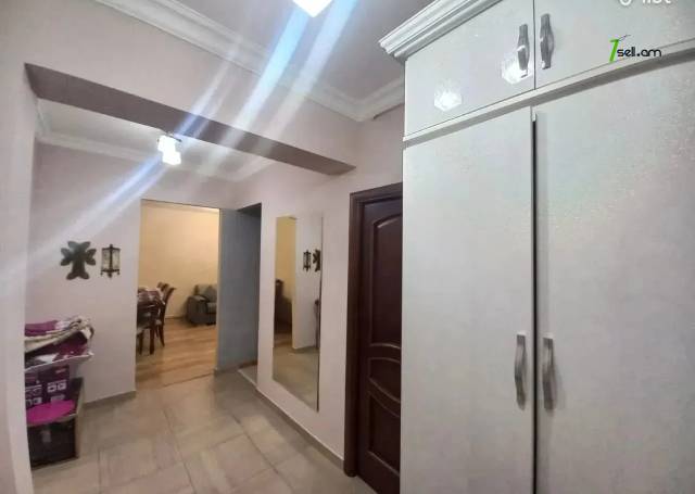 4 սենյականոց բնակարան Լեփսիուսի փողոցում, 90 ք.մ., նախավերջին հարկ, եվրովերանորոգված