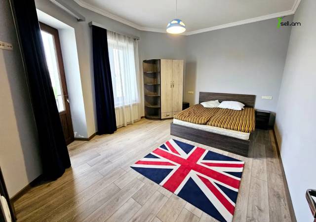 Երեք հարկանի տուն Ղափանցյան փողոցում Արաբկիրում, 500 ք.մ., 2 սանհանգույց, եվրովերանորոգված