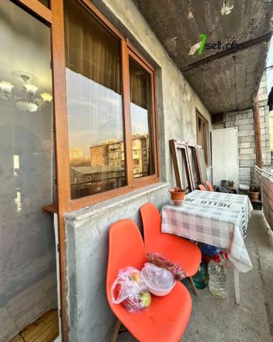 3 սենյականոց բնակարան Նանսենի փողոցում, 87 ք.մ., 3/5 հարկ, կոսմետիկ վերանորոգում, քարե շենք