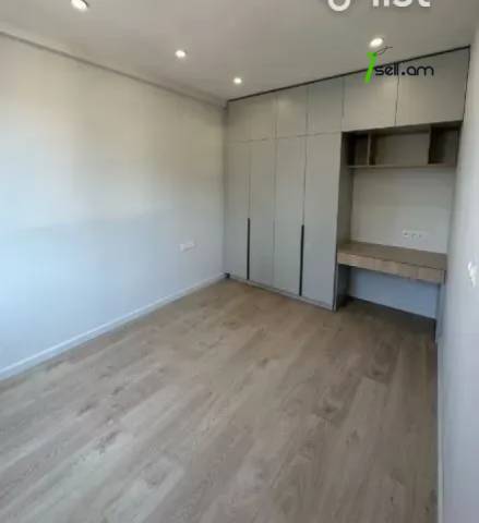 3 սենյականոց բնակարան Սարյանի փողոցում, 81 ք.մ., նախավերջին հարկ, դիզայներական ոճով վերանորոգված