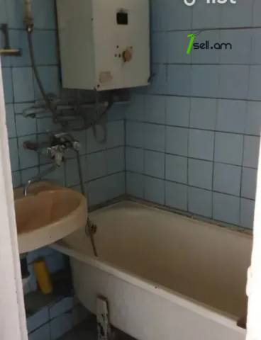 2 սենյականոց բնակարան Բակունցի փողոցում, 60 քմ, նախավերջին հարկ, քարե շենք