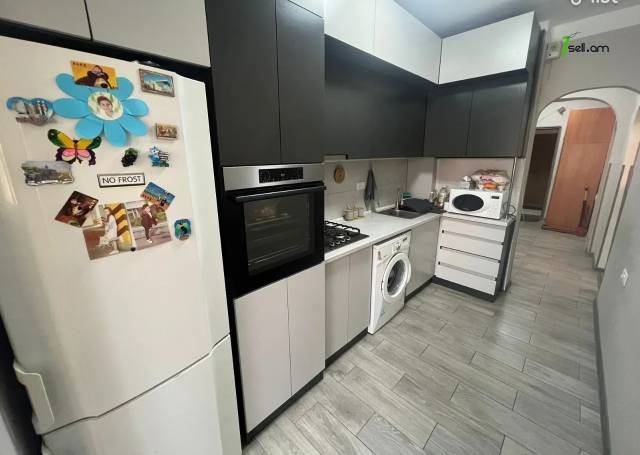 4 սենյականոց բնակարան, Ավան-Առինջ 2-րդ միկրոշրջան, 90 քմ, 7/9 հարկ, եվրովերանորոգված