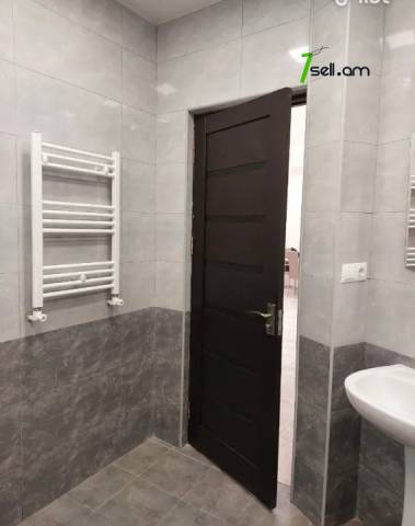 3 սենյականոց բնակարան նորակառույց շենքում Նիկողայոս Ադոնցի փողոցում, 75 ք.մ., 2 սանհանգույց