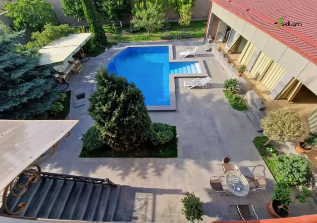 Երկու հարկանի քարե տուն Մոլդովական փողոցում Նոր Նորքում, 1300 ք.մ., 3+ սանհանգույց, եվրովերանորոգված