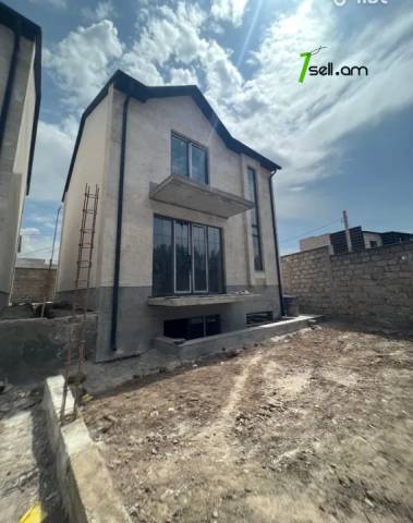 Երեք հարկանի քարե տուն Պարույր Սևակ թաղամաս, 5-րդ փողոցում Առինջում, 240 քմ, 2 սանհանգույց