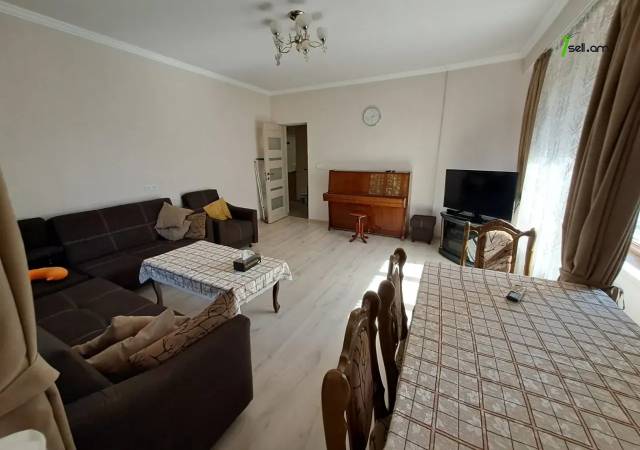 2 սենյականոց բնակարան Դերենիկ Դեմիրճյանի փողոցում, 65 ք.մ., 2/9 հարկ, կապիտալ վերանորոգված