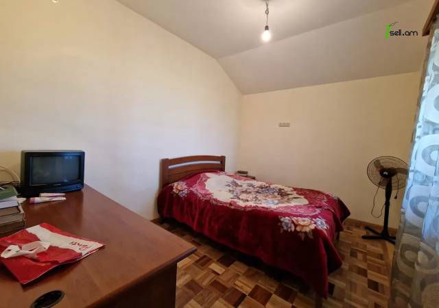 Երկու հարկանի քարե տուն Ջրվեժում, 1200 քմ, 3+ սանհանգույց, եվրովերանորոգված