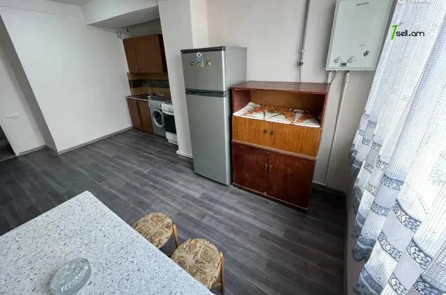 4 սենյականոց բնակարան Արամ Մանուկյանի փողոցում, 100 ք.մ., մի քանի պատշգամբ, մասնակի վերանորոգում