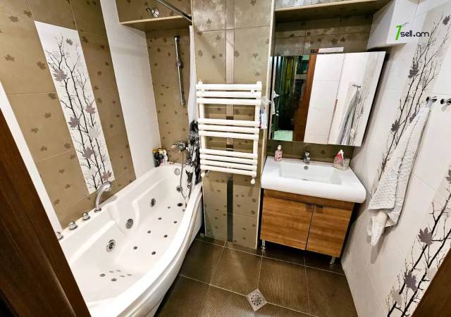 4 սենյականոց բնակարան Ամիրյան փողոցում, 98 քմ, 4/9 հարկ, 2 սանհանգույց, եվրովերանորոգված