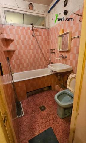 1 սենյականոց բնակարան Տպագրիչների փողոցում, 36 քմ, 2/5 հարկ, քարե շենք