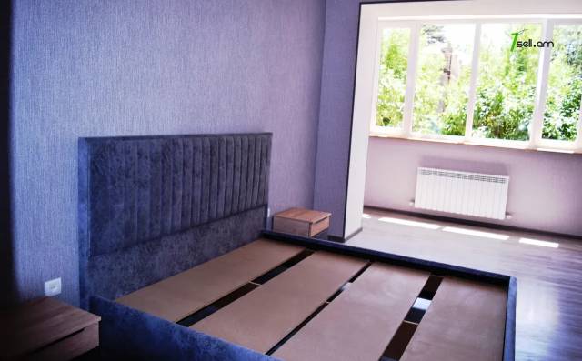 2 սենյականոց բնակարան Շիրակացու փողոցում, 70 քմ, 1/3 հարկ, կապիտալ վերանորոգված, քարե շենք