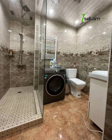 3 սենյականոց բնակարան նորակառույց շենքում Չարենցի փողոցում, 90 ք.մ., 2 սանհանգույց, բարձր առաստաղներ