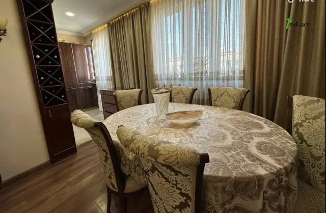 4 սենյականոց բնակարան Եզնիկ Կողբացու փողոցում, 105 ք.մ., դիզայներական ոճով վերանորոգված