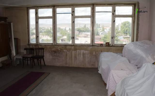 3 սենյականոց բնակարան Միխայիլ Սալտիկով-Շեդրինի փողոցում, 86 ք.մ., քարե շենք