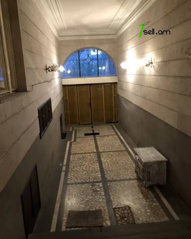 Երեք հարկանի քարե տուն Այասի փողոցում կենտրոնում, 200 ք.մ., 3+ սանհանգույց, կապիտալ վերանորոգված