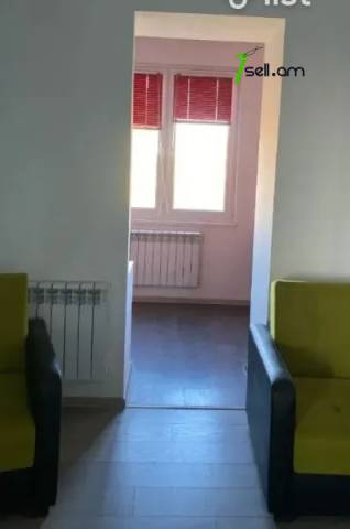 3 սենյականոց բնակարան Մալյան փողոցում, 55 ք.մ., կապիտալ վերանորոգված, քարե շենք