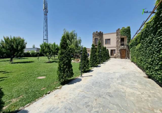 Երկու հարկանի քարե տուն Շիրակի փողոցում Շենգավիթում, 800 ք.մ., 2 սանհանգույց, եվրովերանորոգված