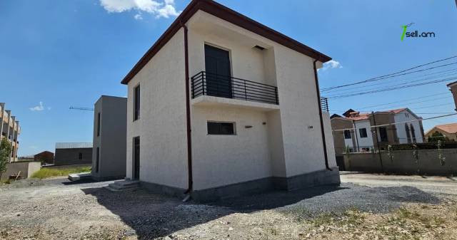 Երկու հարկանի քարե տուն Բագրևանդի 17-րդ փողոցում Նոր Նորքում, 180 քմ, 2 սանհանգույց