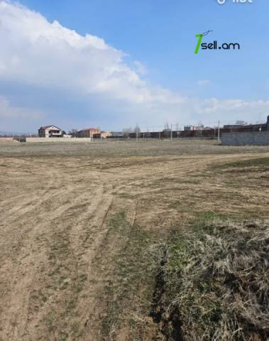 Հողատարածք բնակելի շինությունների համար Եղվարդում, 480 ք.մ.