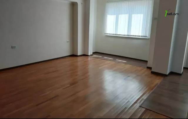 1 սենյականոց բնակարան Նար-Դոսի փողոցում, 40 ք.մ., նախավերջին հարկ, կապիտալ վերանորոգված