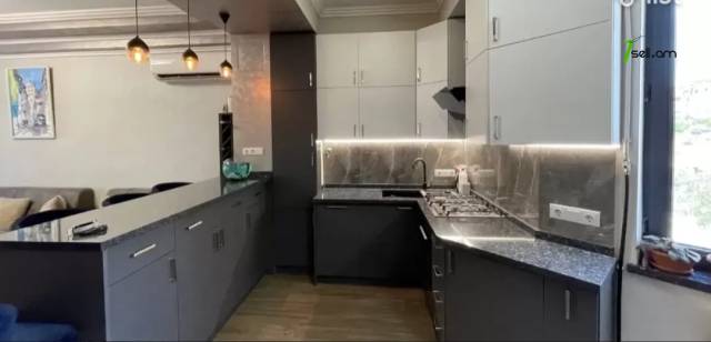 4 սենյականոց բնակարան նորակառույց շենքում Վերին Անտառային փողոցում, 100 ք.մ., նախավերջին հարկ