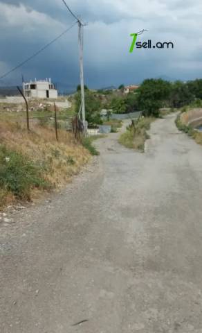 Հողատարածք բնակելի շինությունների համար Ղափանցյան փողոցում Արաբկիրում, 1390 ք.մ.