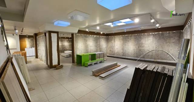 Բազմաֆունկցիոնալ գույք Հանրապետության փողոցում կենտրոնում, 1200 ք.մ.