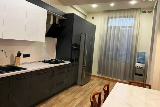 4 սենյականոց բնակարան նորակառույց շենքում կենտրոնում, 110 քմ, 4/15 հարկ, 2 սանհանգույց