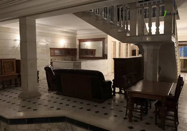 Երեք հարկանի քարե տուն Այասի փողոցում կենտրոնում, 200 ք.մ., 3+ սանհանգույց, կապիտալ վերանորոգված