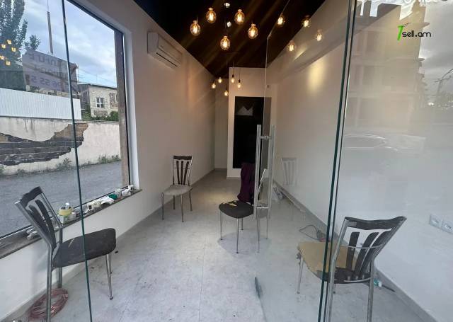 Բազմաֆունկցիոնալ գույք Նվեր Սաֆարյան փողոցում Նոր Նորքում, 16 քմ