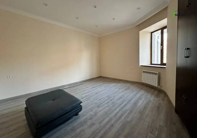 2 սենյականոց բնակարան Մեսրոպ Մաշտոցի պողոտայում, 90 ք.մ., բարձր առաստաղներ, նախավերջին հարկ