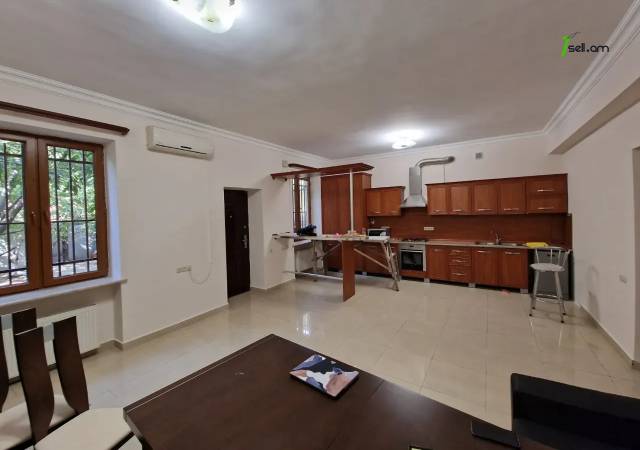 Երկու հարկանի քարե տուն Բաբայան փողոցում Արաբկիրում, 600 ք.մ., 3+ սանհանգույց, կապիտալ վերանորոգված