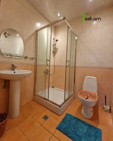 Երկու հարկանի քարե տուն Բաբայան փողոցում Արաբկիրում, 600 ք.մ., 3+ սանհանգույց, կապիտալ վերանորոգված